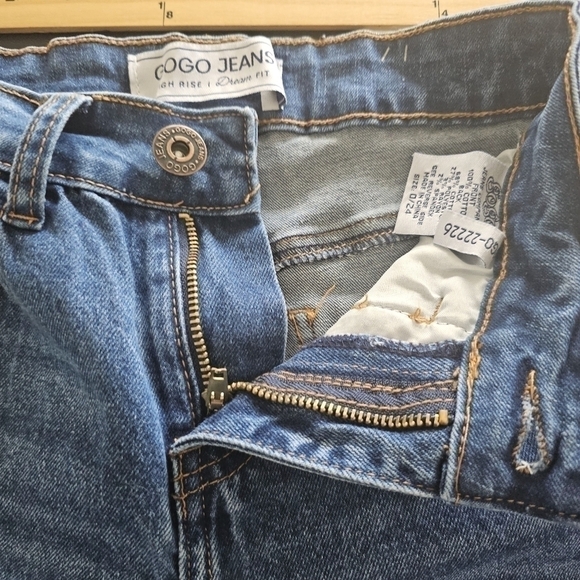 High Rise Rip and Repair Medium Wash with Rigid Front and Stretch Back Jeans NWT - Picture 11 of 15